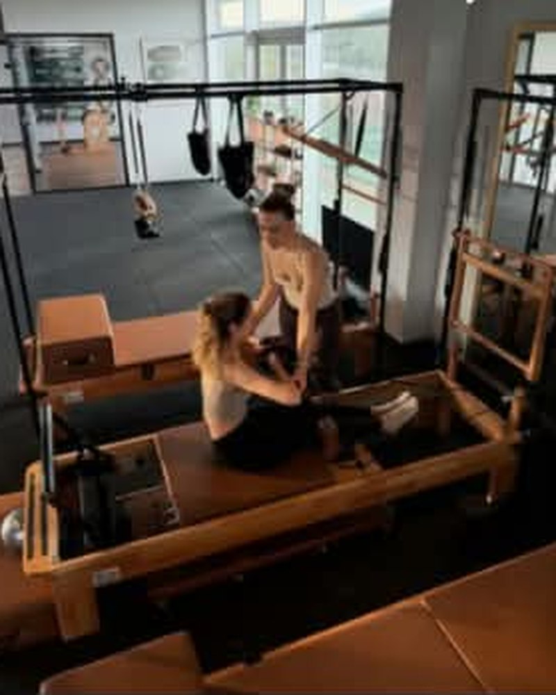 Granola Pilates stüdyosunun geniş reformer salonu
